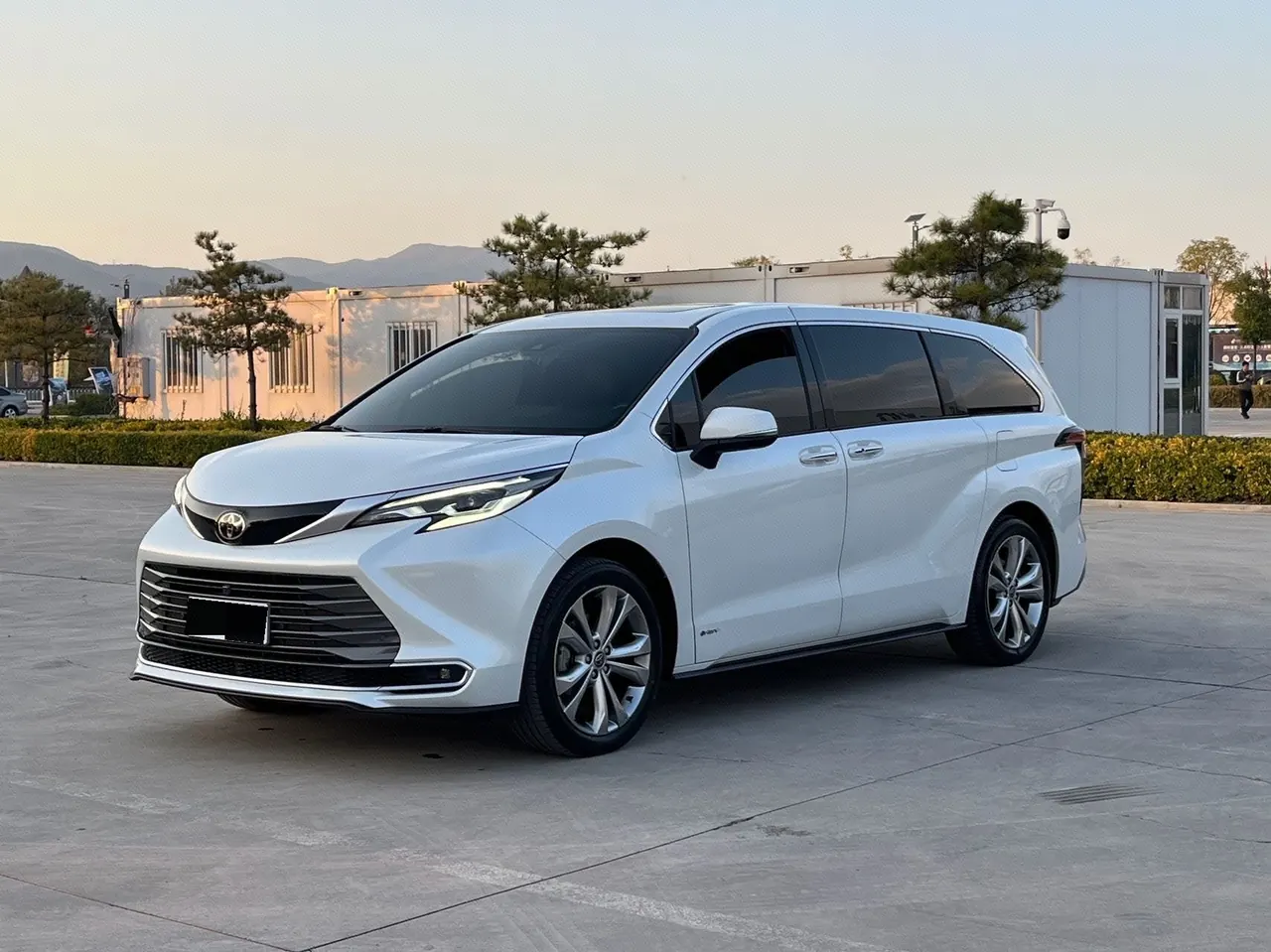 Open image lightbox: Toyota 2024 Sai 2.5 Stepless Enjoy Premium Edition Automatic Transmission