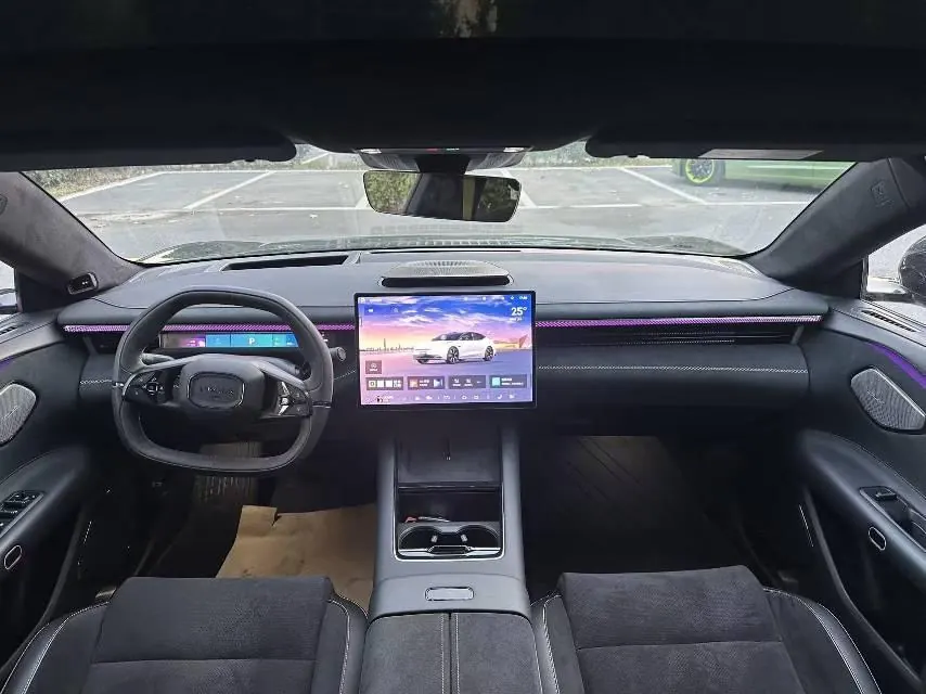 LYNK&amp;CO 2025 LYNK&amp;CO 10 EM-P 1.5T 240 four-wheel drive Ultra sports version automatic gear 5