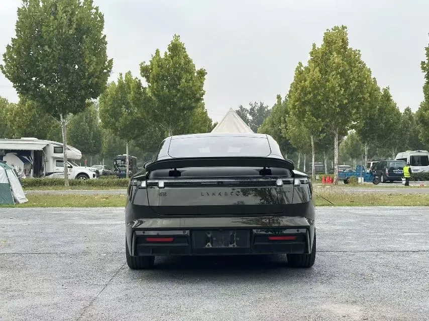 LYNK&amp;CO 2025 LYNK&amp;CO 10 EM-P 1.5T 240 four-wheel drive Ultra sports version automatic gear 8
