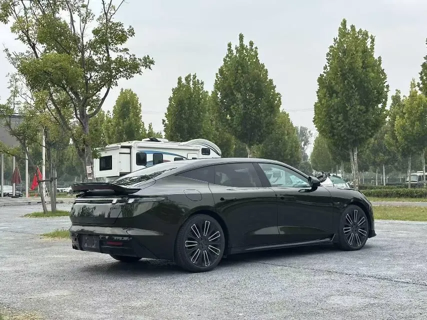 LYNK&amp;CO 2025 LYNK&amp;CO 10 EM-P 1.5T 240 four-wheel drive Ultra sports version automatic gear 9