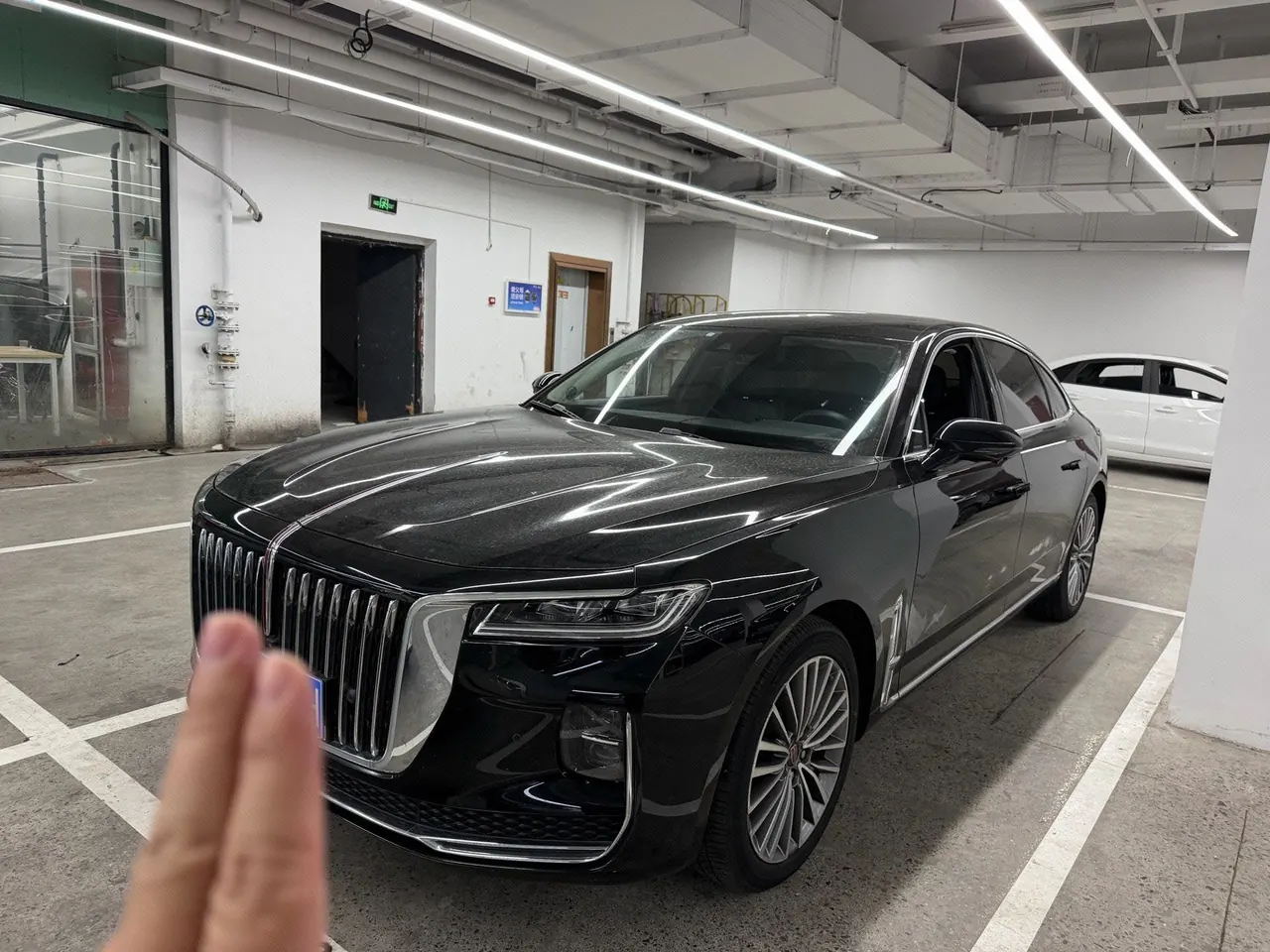 HongQi 2020 H9 48V 2.0T Zhilian Flag Edition Automatic Gear - View 1