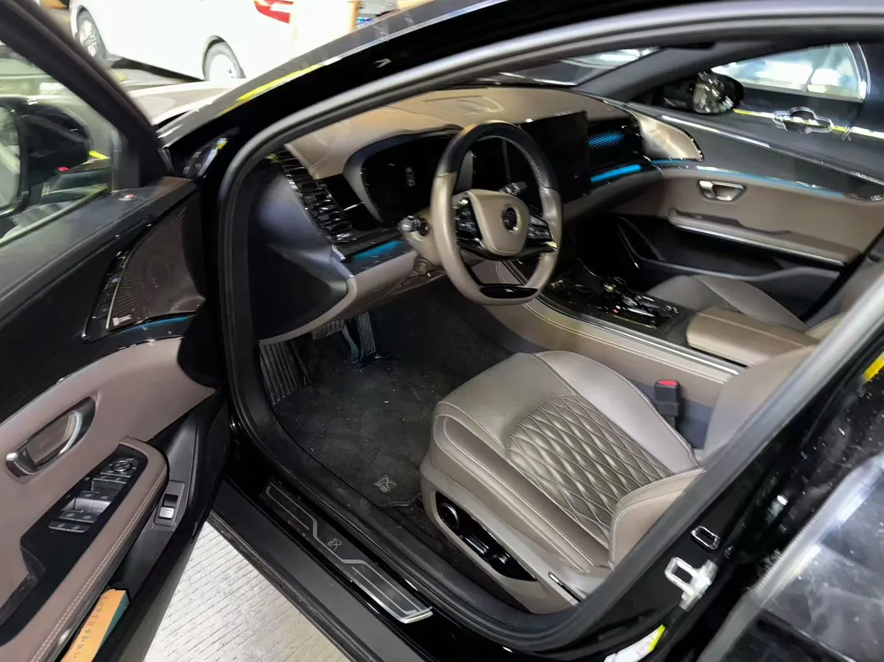 BYD 2020 Han four-wheel drive high-performance flagship automatic gear 2