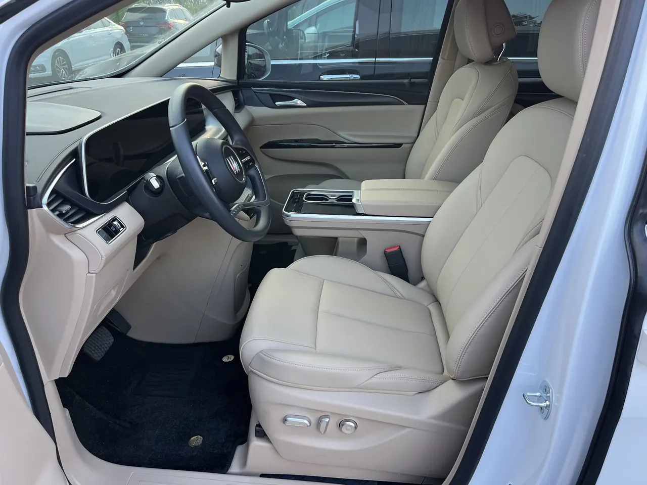 Buick 2025 GL8 Land Business Class 2.0T First Edition Automatic Gear 4