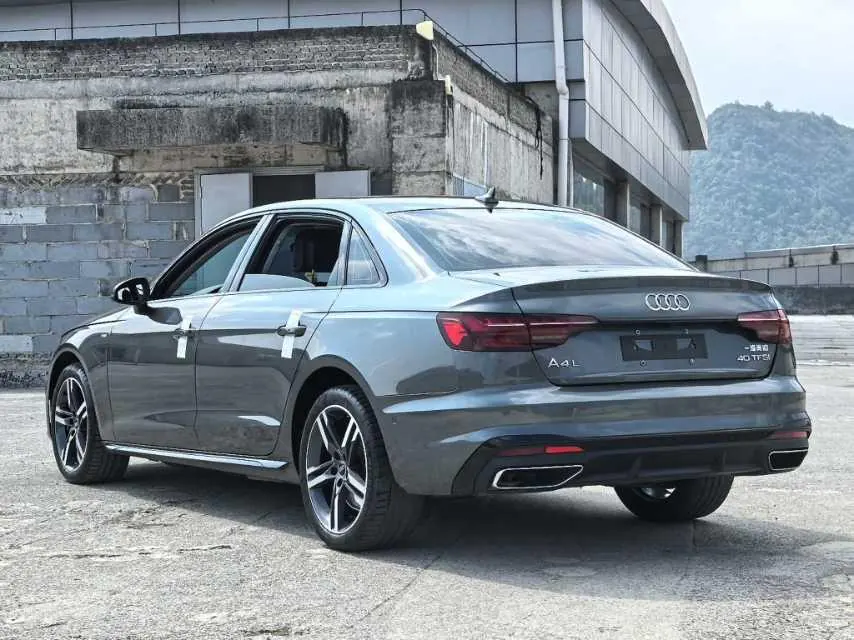 Audi 2022 A4L 2.0TFSI 40TFSI Deluxe Dynamic Automatic 7