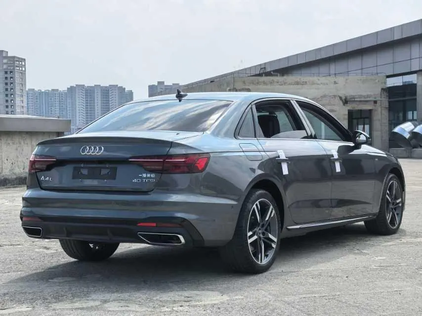 Audi 2022 A4L 2.0TFSI 40TFSI Deluxe Dynamic Automatic 9