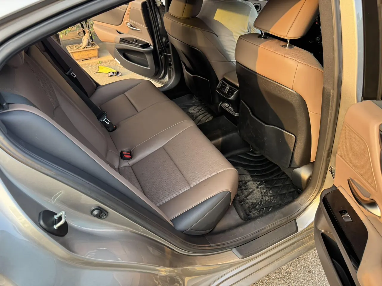 Lexus ES (Imported) 2022 ES200 2.0 Stepless Premium Edition Automatic Gear 6