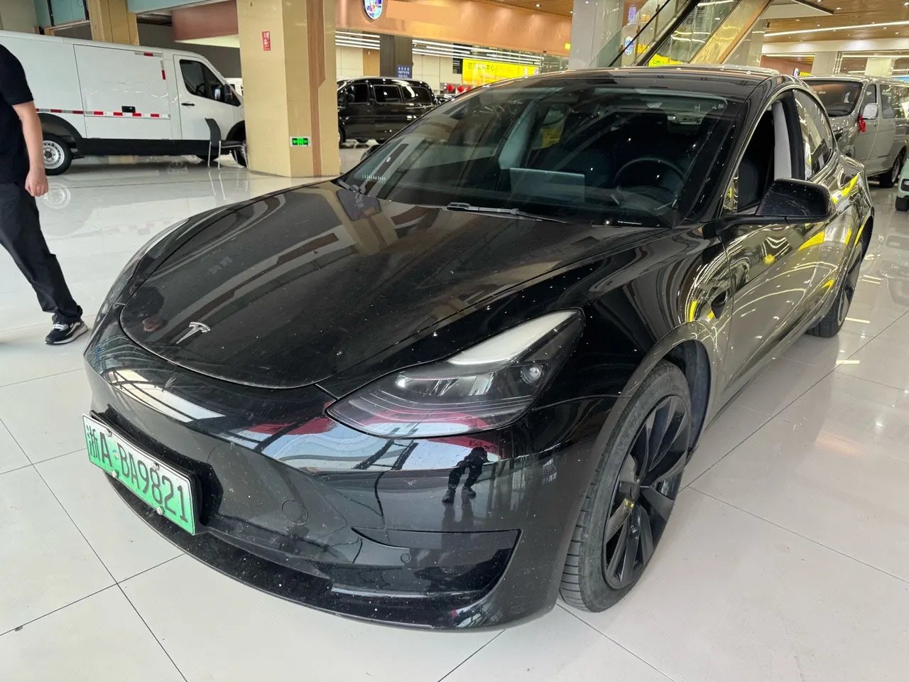 Open image lightbox: Tesla 2022 Model 3 rear-wheel drive version of automatic transmission