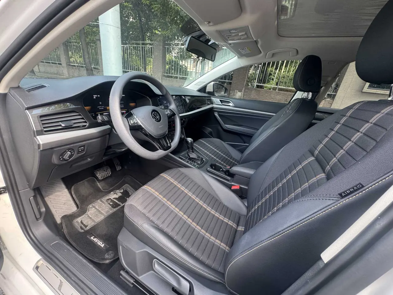 Volkswagen 2022 Lavida 1.4TSI 280TSI Deluxe Edition Automatic Gear 3