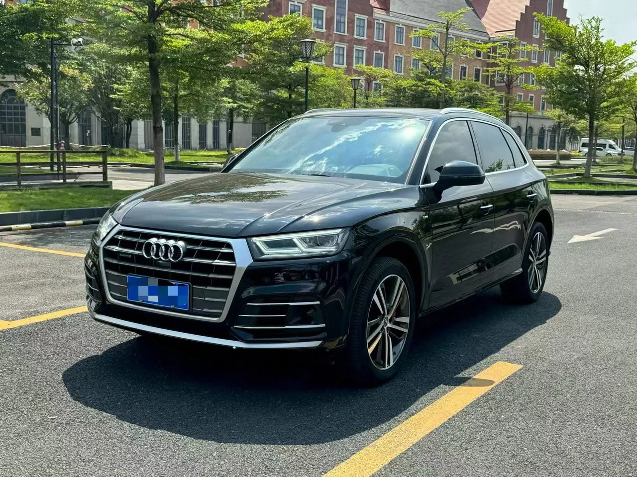 Открыть галерею: Audi 2020 Q5L 2.0TFSI 45TFSI exclusive sports automatic
