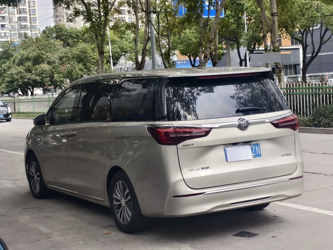 Buick 2022 GL8 ES Lu Zun 2.0T 653T Comfortable Automatic Gear 3