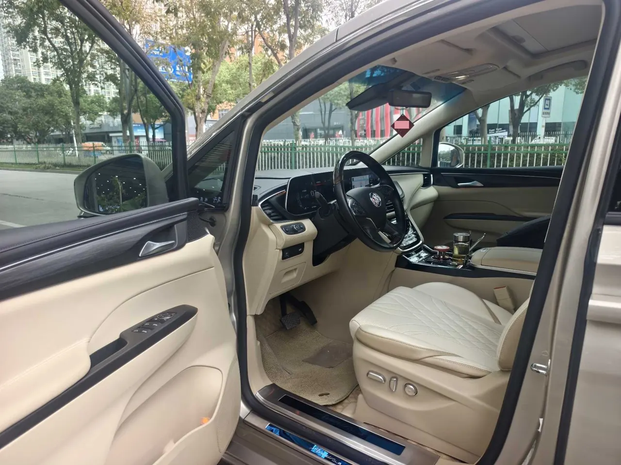 Buick 2022 GL8 ES Lu Zun 2.0T 653T Comfortable Automatic Gear 5