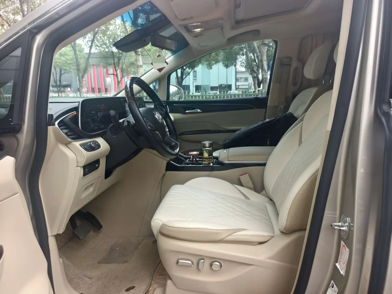 Buick 2022 GL8 ES Lu Zun 2.0T 653T Comfortable Automatic Gear 6