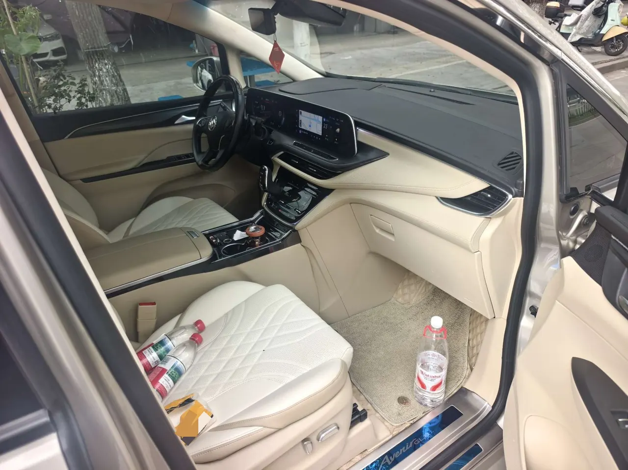 Buick 2022 GL8 ES Lu Zun 2.0T 653T Comfortable Automatic Gear 9