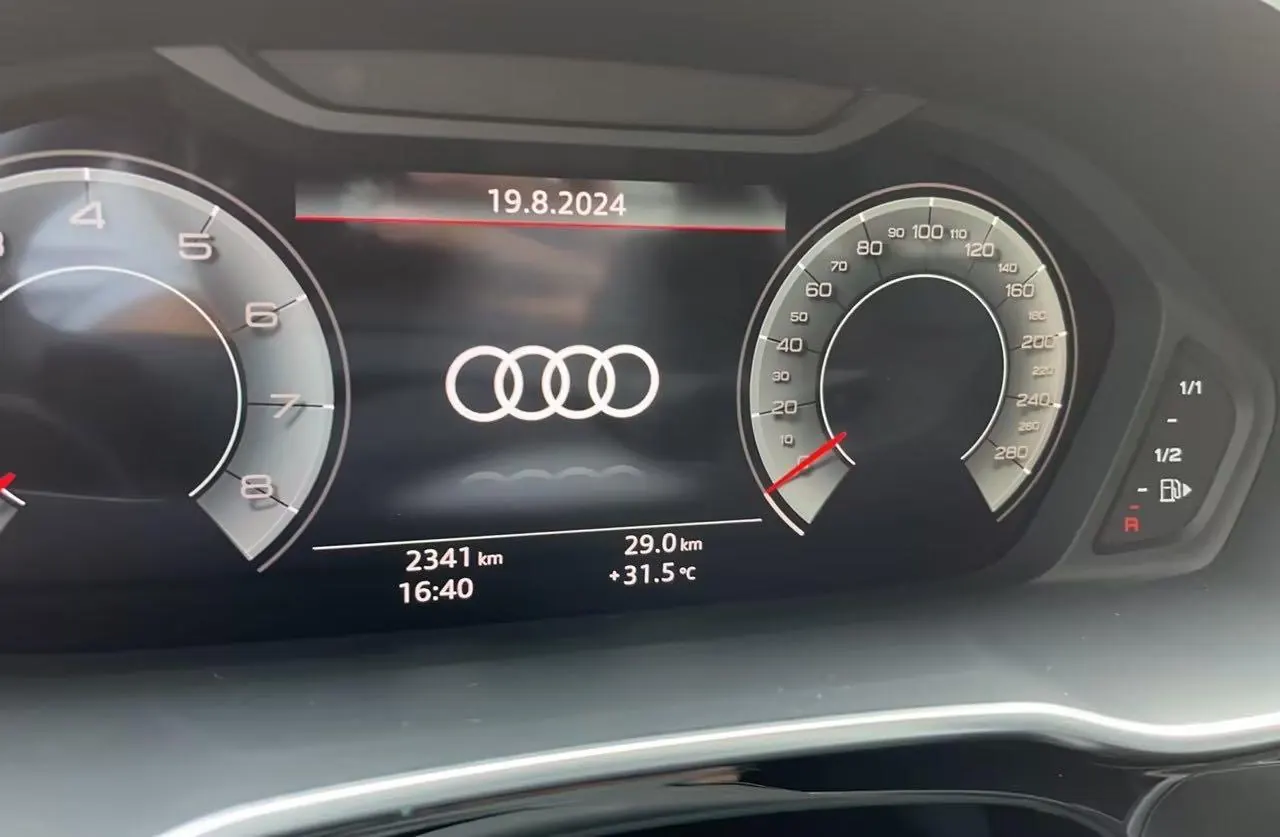 Audi 2023 Q3 Sportback 2.0TFSI 45TFSI Quattro Luxury Automatic 5