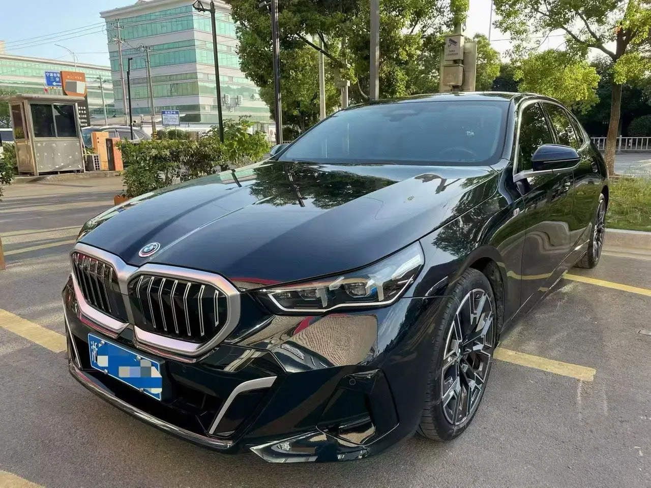 打开图片灯箱:BMW 5 series 2024 530Li 48V 2.0T exclusive m sports suit automatic gear
