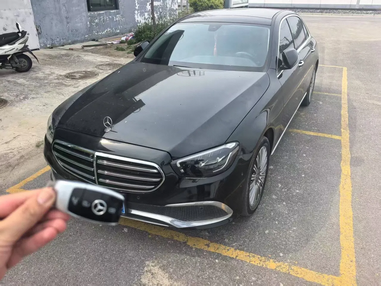 Open image lightbox: Mercedes Benz E Class 2022 E 300 L 2.0T Fashion (Modified) Automatic Gear