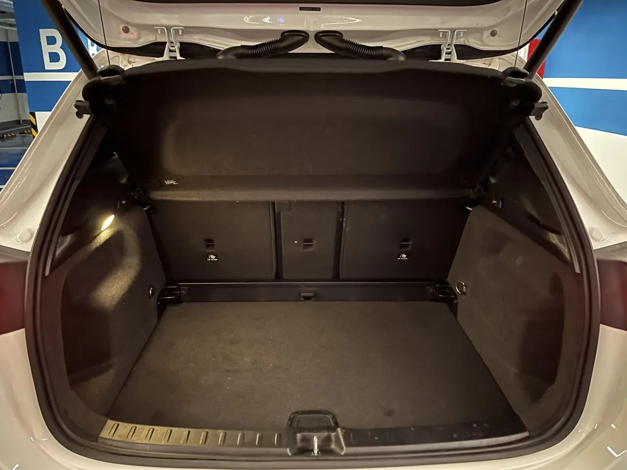 Mercedes Benz 2023 GLA 220 2.0T automatic gear 15