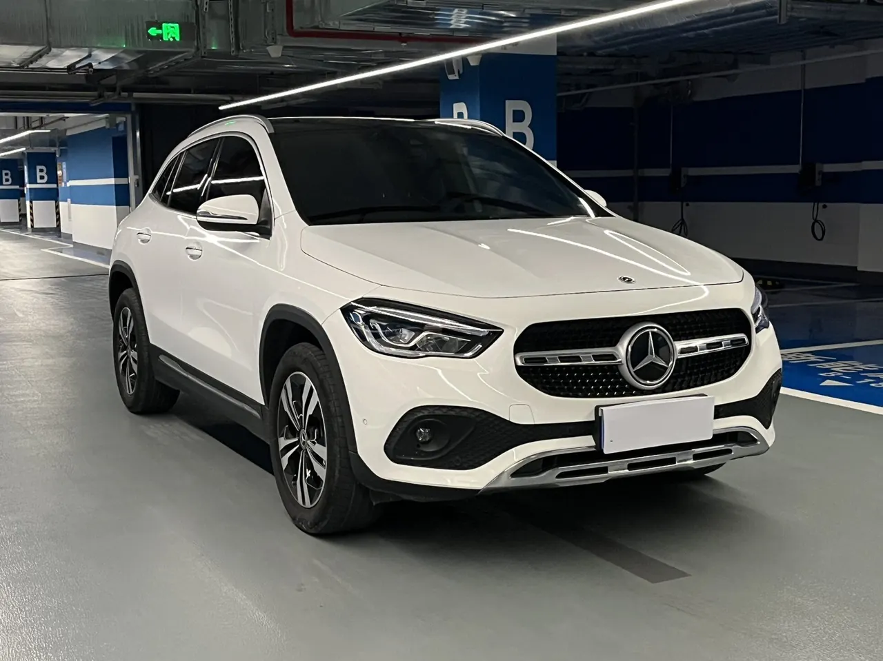 Mercedes Benz 2023 GLA 220 2.0T automatic gear 2