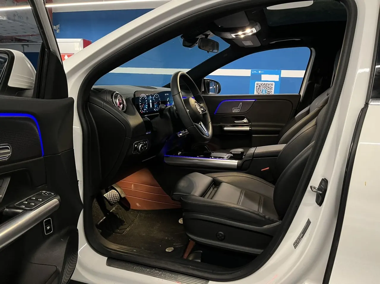 Mercedes Benz 2023 GLA 220 2.0T automatic gear 5