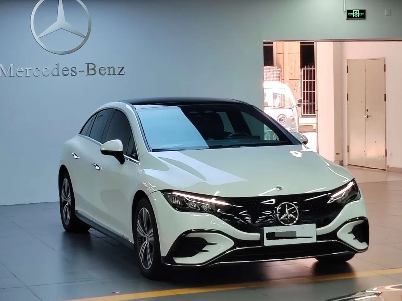 Mercedes Benz 2022 EQE 350 EQE 350 Deluxe Edition Automatic 3