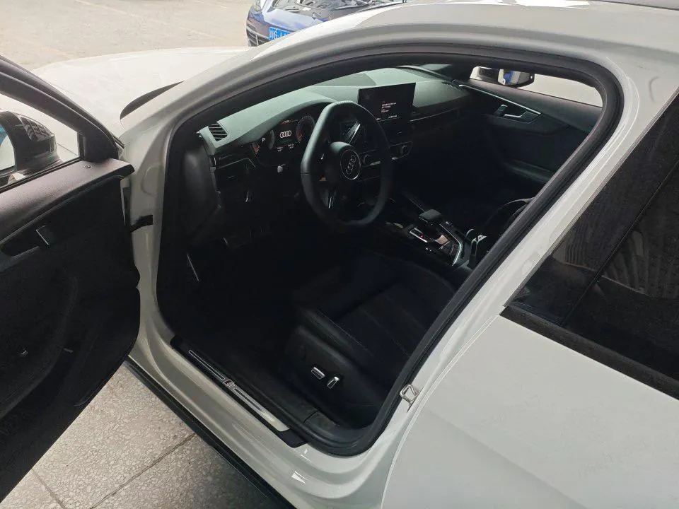 Audi 2024 A4L 2.0TFSI 40TFSI Deluxe Dynamic Automatic 5
