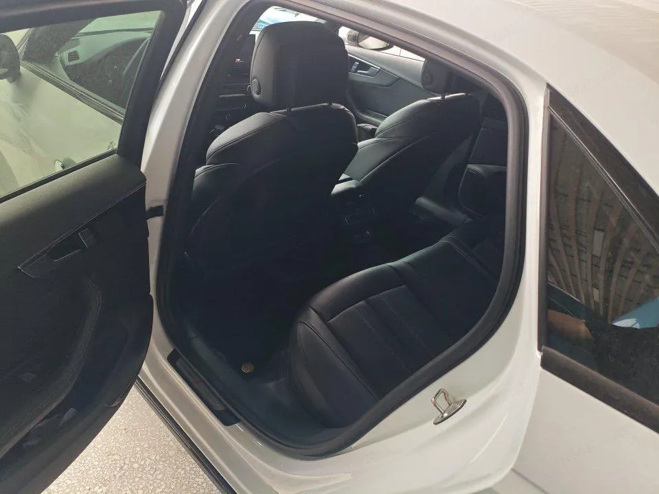 Audi 2024 A4L 2.0TFSI 40TFSI Deluxe Dynamic Automatic 6