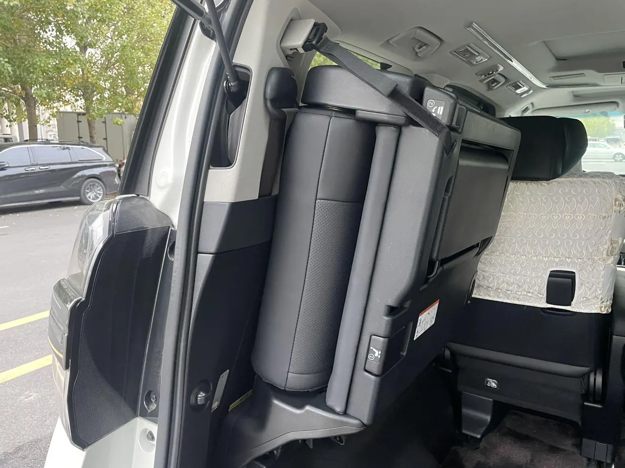 Toyota Wilfa (Imported) 2020 Wilfa 2.5 Stepless HV Deluxe Edition Automatic Gear 18