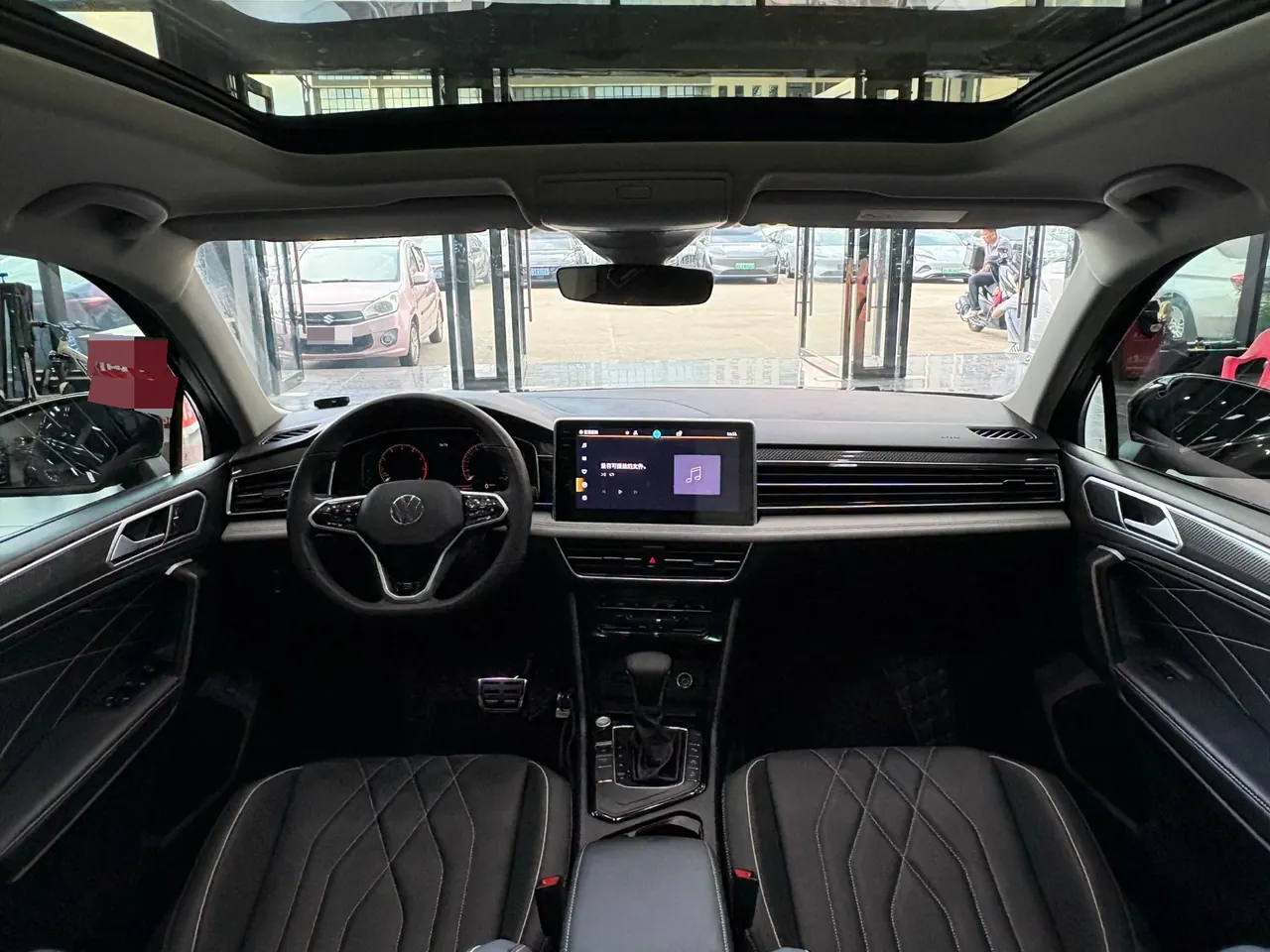 Volkswagen 2022 Tiguan L R-Line 2.0TSI 330TSI Two-Drive R-Line Overdrive Automatic Gear 10