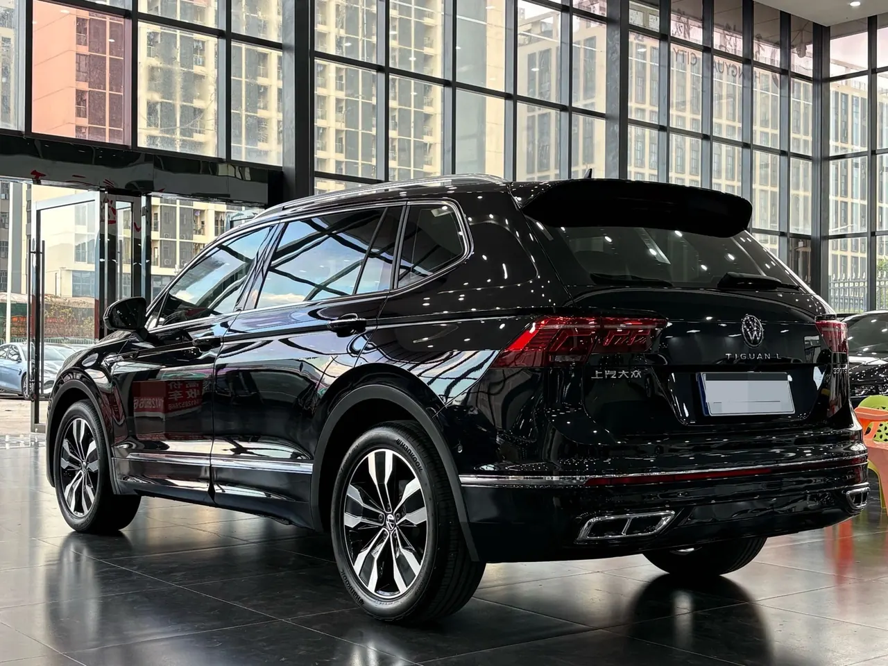 Volkswagen 2022 Tiguan L R-Line 2.0TSI 330TSI Two-Drive R-Line Overdrive Automatic Gear 13