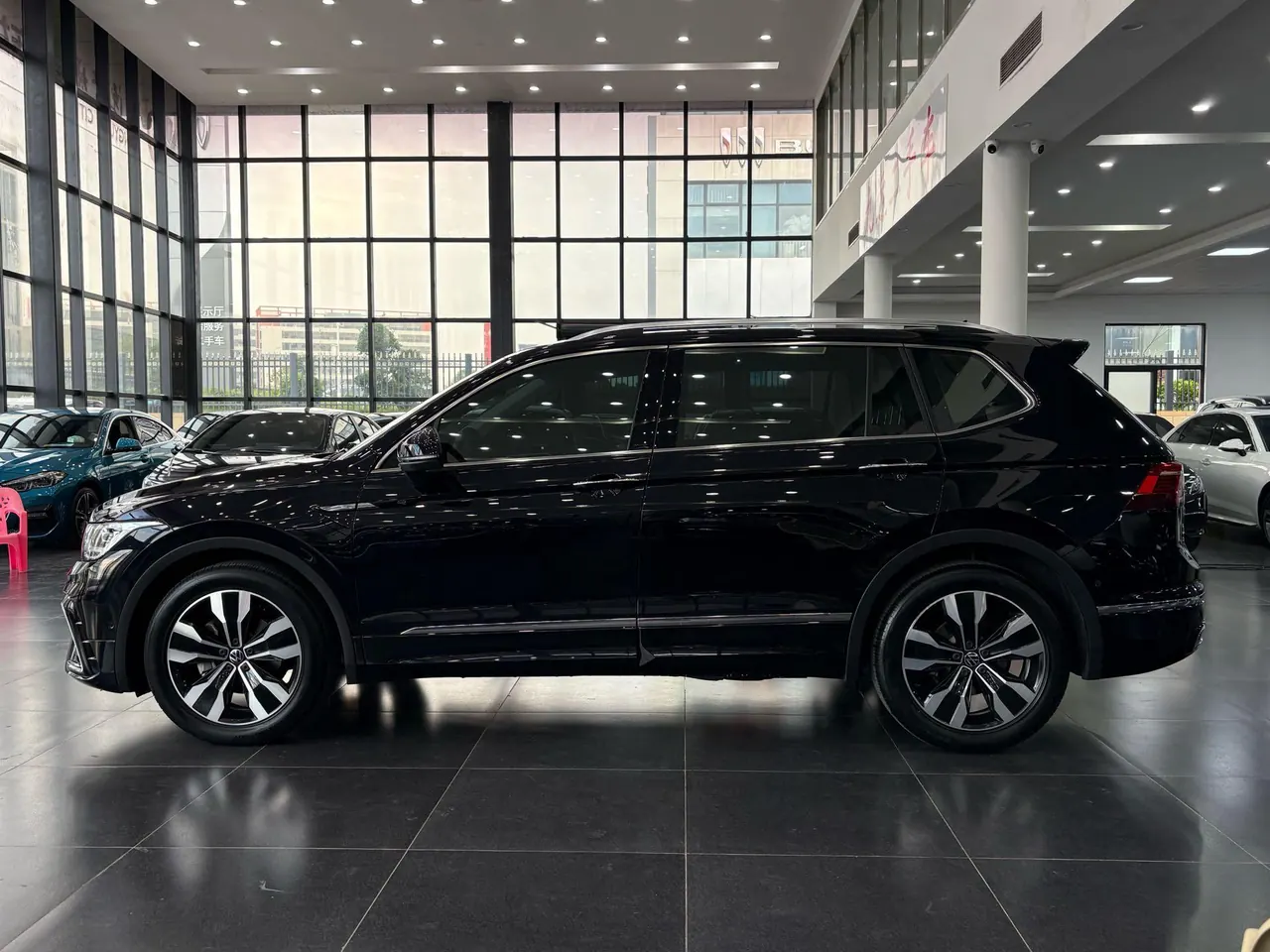 Volkswagen 2022 Tiguan L R-Line 2.0TSI 330TSI Two-Drive R-Line Overdrive Automatic Gear 15