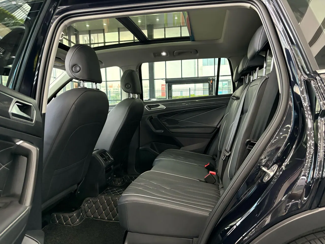 Volkswagen 2022 Tiguan L R-Line 2.0TSI 330TSI Two-Drive R-Line Overdrive Automatic Gear 5