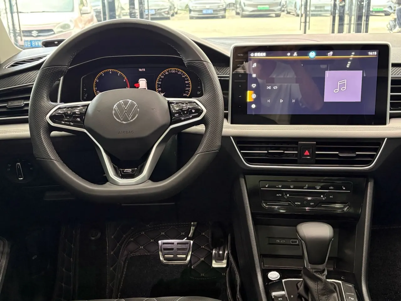 Volkswagen 2022 Tiguan L R-Line 2.0TSI 330TSI Two-Drive R-Line Overdrive Automatic Gear 8
