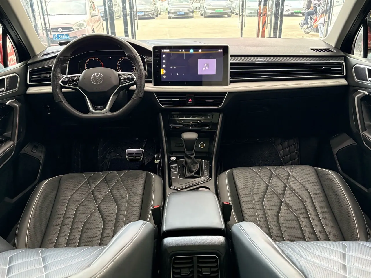 Volkswagen 2022 Tiguan L R-Line 2.0TSI 330TSI Two-Drive R-Line Overdrive Automatic Gear 9