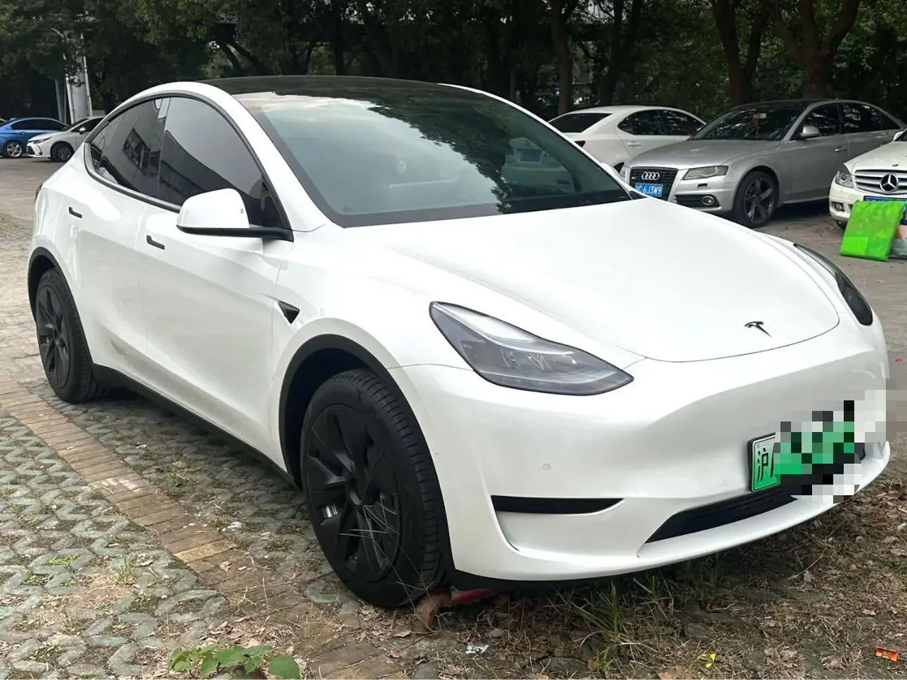 Tesla 2022 Model Y rear-wheel drive version (facelift) automatic gear 2