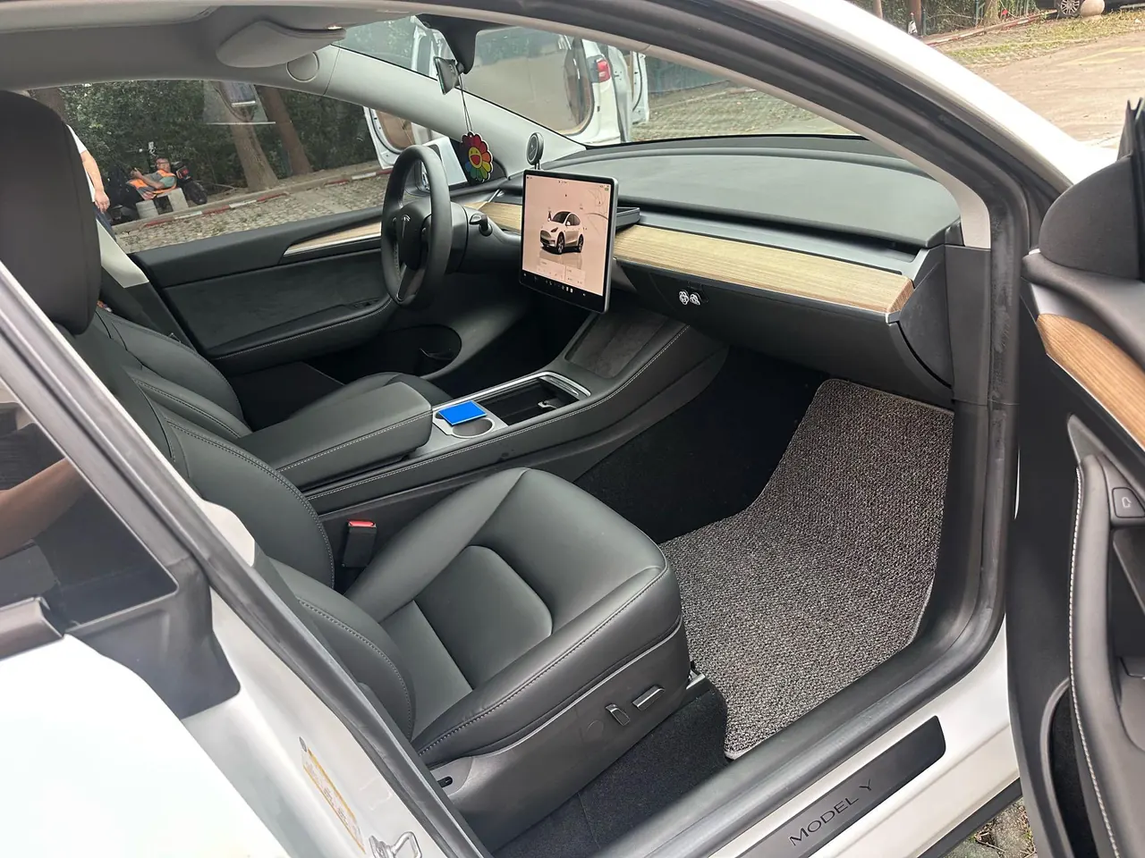 Tesla 2022 Model Y rear-wheel drive version (facelift) automatic gear 3