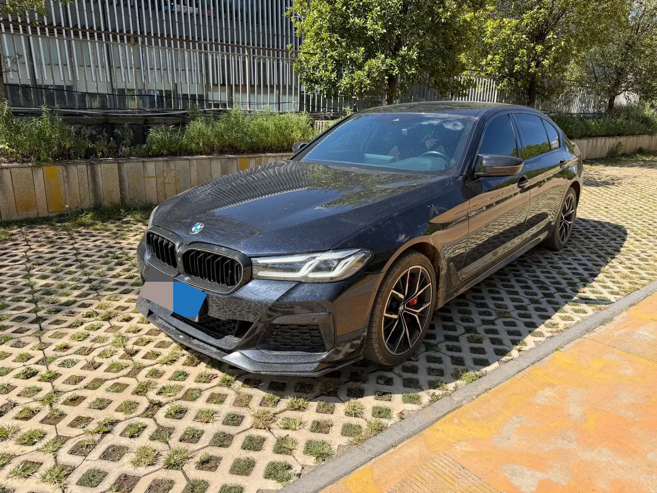 Open image lightbox: BMW 5 Series 2022 530Li 2.0T Exclusive M Sports Suit (Change 2) Automatic Gear
