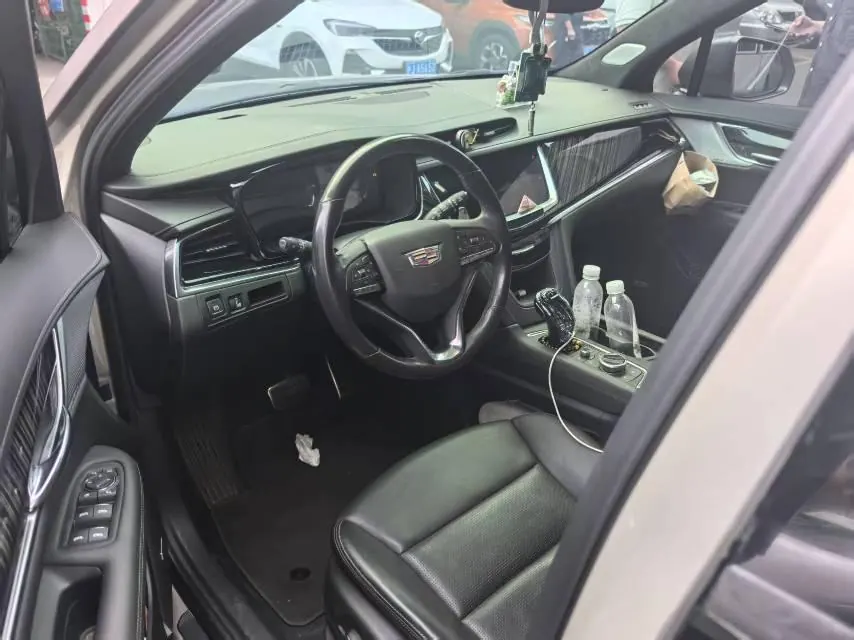Cadillac 2022 XT6 48V 2.0T 6-seat four-wheel drive luxury automatic gear 3