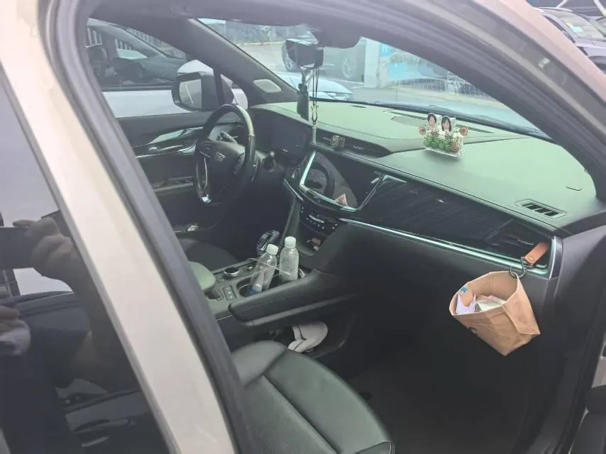 Cadillac 2022 XT6 48V 2.0T 6-seat four-wheel drive luxury automatic gear 5