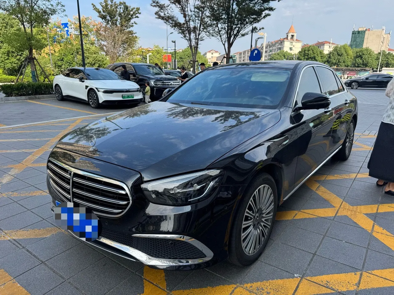 Открыть галерею: Mercedes Benz E Class 2022 E 300 L 2.0T Luxury Automatic Gear