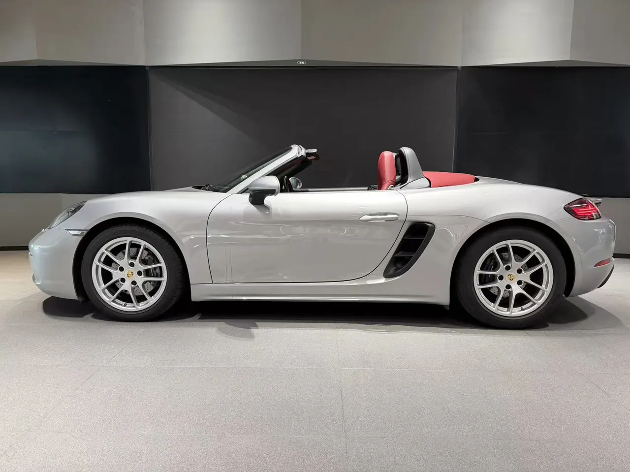 Porsche 718 (Imported) 2020 718 Boxer 2.0T Automatic 3