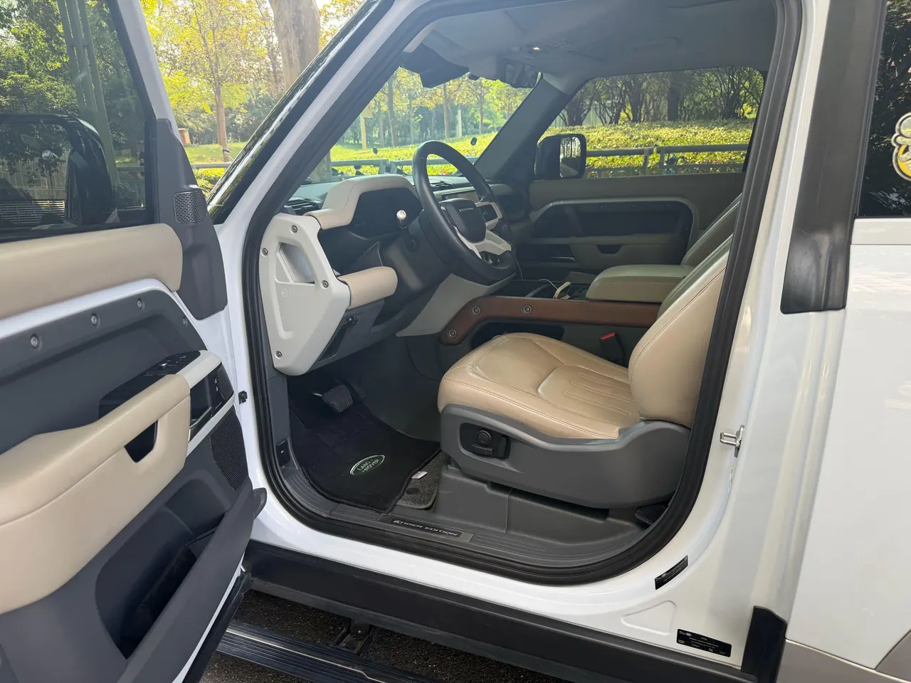 Land Rover Guard (Imported) 2022 Guard 90 2.0T P300 Tiger Ambition Automatic Gear 2