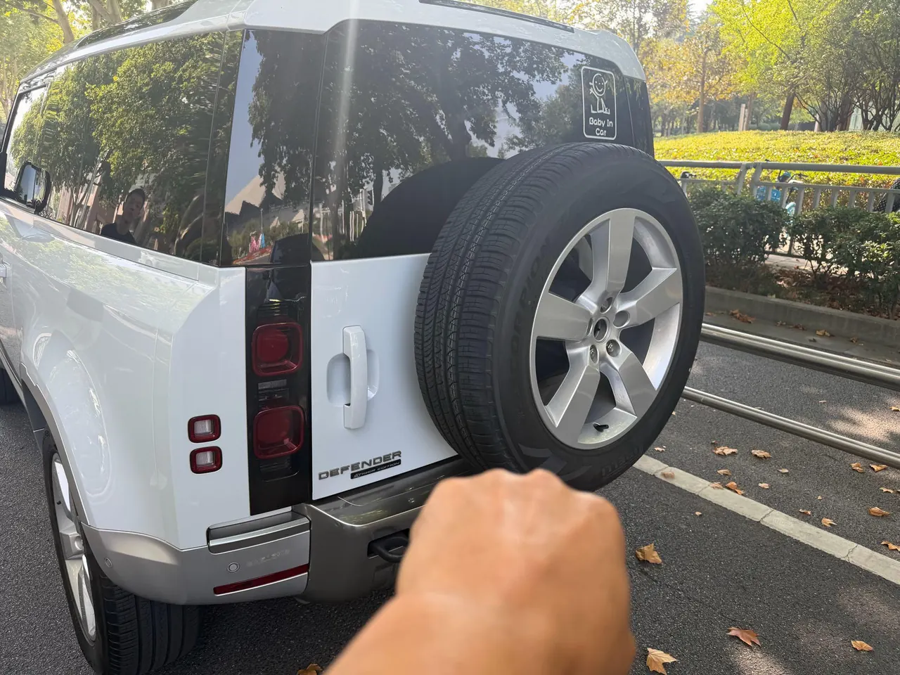 Land Rover Guard (Imported) 2022 Guard 90 2.0T P300 Tiger Ambition Automatic Gear 3