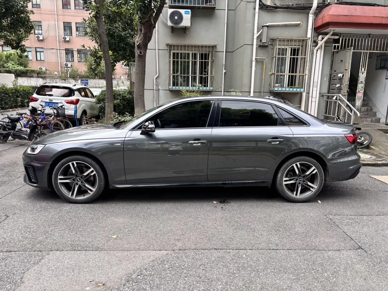 Audi 2022 A4L 2.0TFSI 40TFSI Deluxe Dynamic Automatic 2