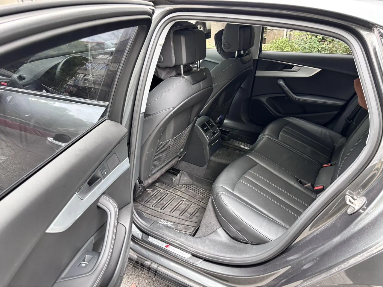 Audi 2022 A4L 2.0TFSI 40TFSI Deluxe Dynamic Automatic 5
