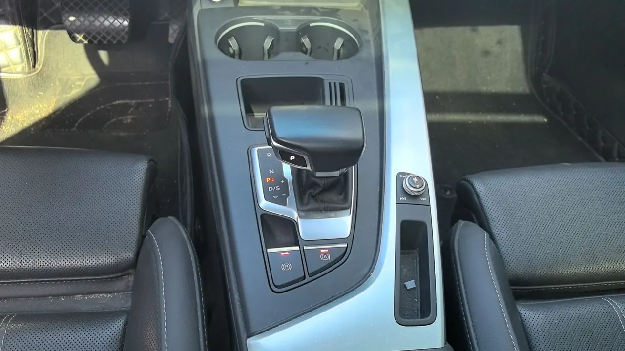 Audi 2022 A4L 2.0TFSI 40TFSI Fashion Dynamic Automatic 10