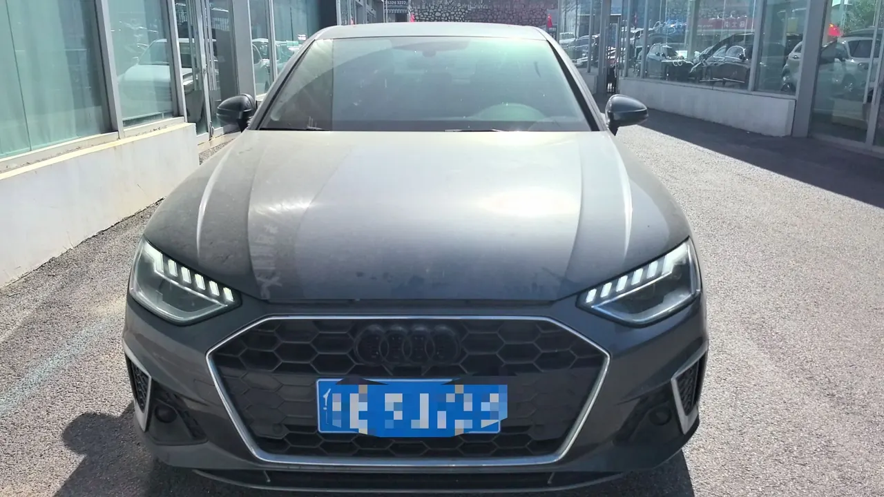 Audi 2022 A4L 2.0TFSI 40TFSI Fashion Dynamic Automatic 2