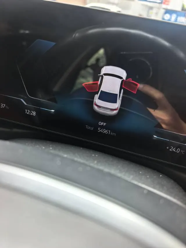 BMW 2022 i3 eDrive 35L automatic gear 8