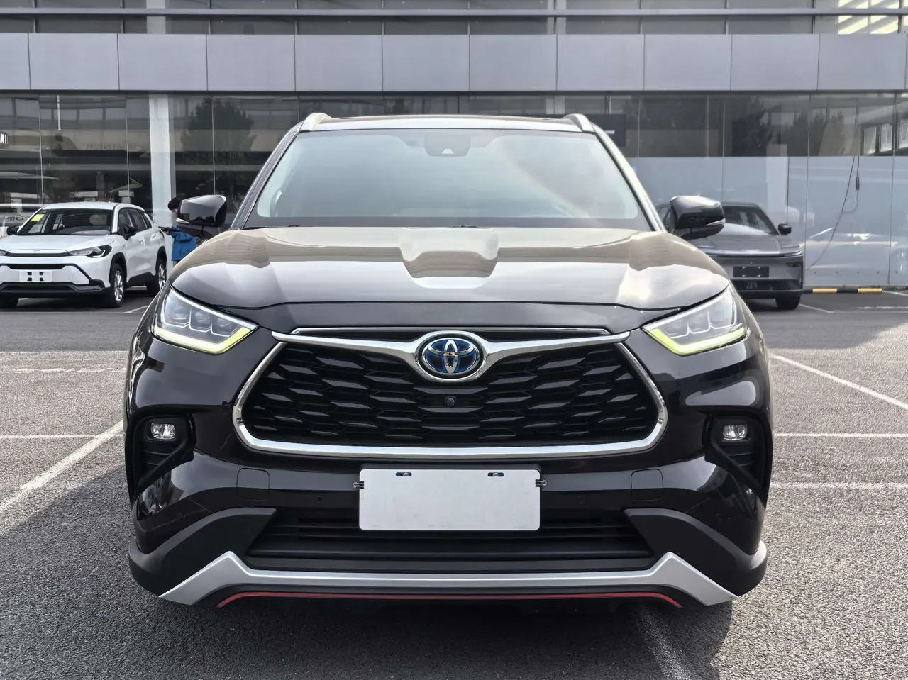 Toyota 2022 Highlander Dual Engine 2.5 Stepless Four-wheel Drive Extreme Edition 7-seat Automatic Gear 2