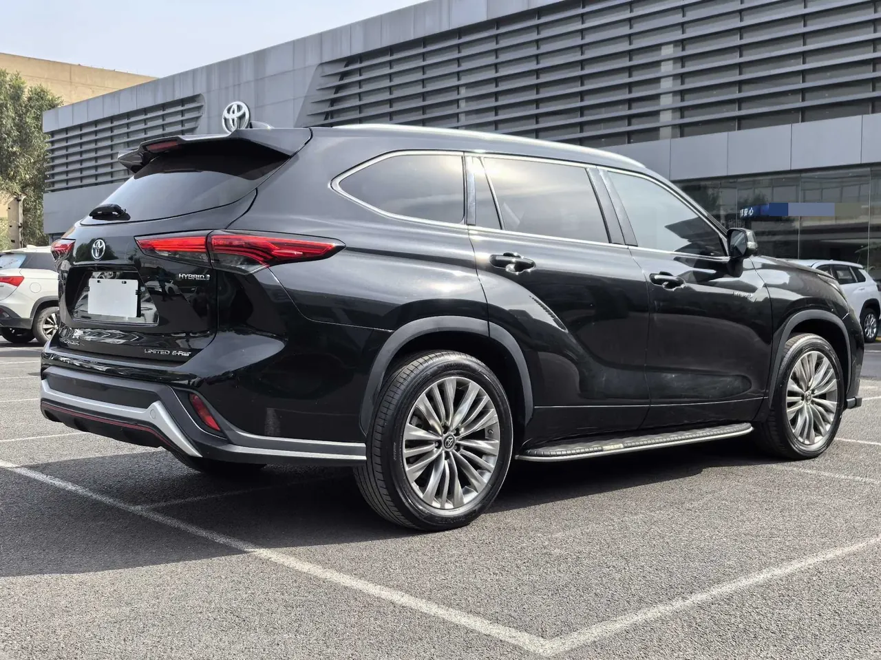 Toyota 2022 Highlander Dual Engine 2.5 Stepless Four-wheel Drive Extreme Edition 7-seat Automatic Gear 4