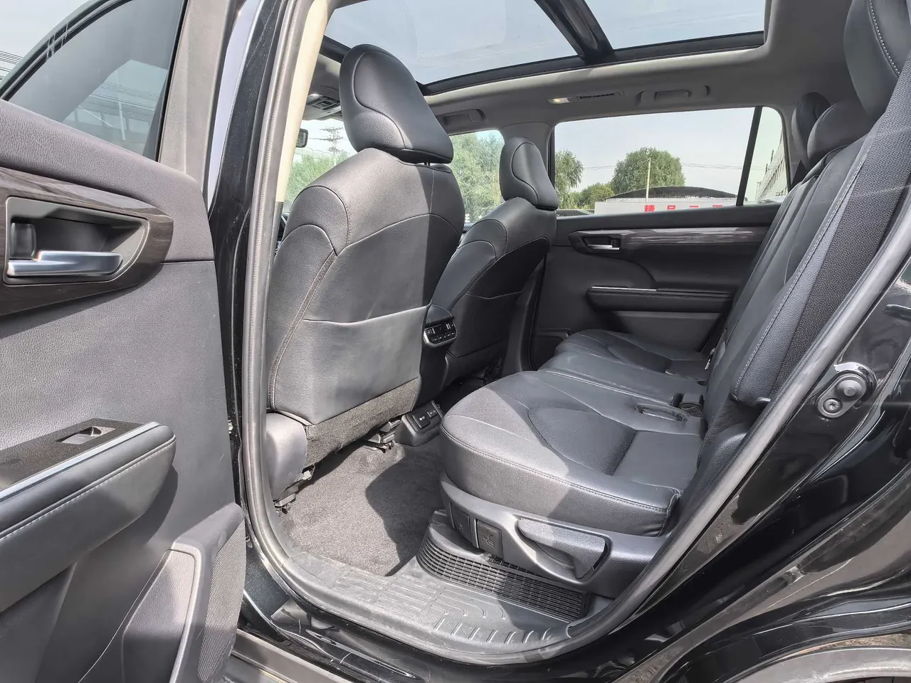 Toyota 2022 Highlander Dual Engine 2.5 Stepless Four-wheel Drive Extreme Edition 7-seat Automatic Gear 8